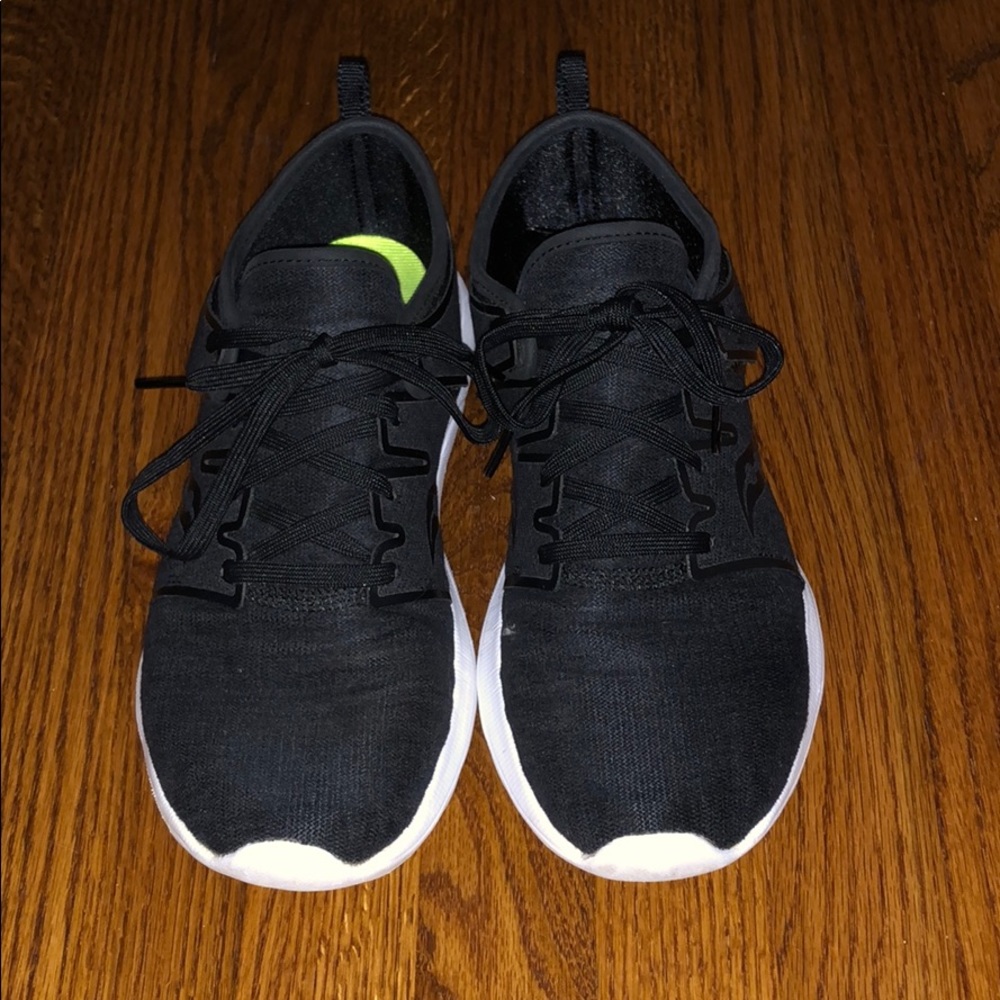 Black saucony sneakers